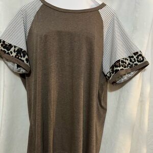 Light brown with stripes and leopard sleeve cut t-shirt. Women’s XXL